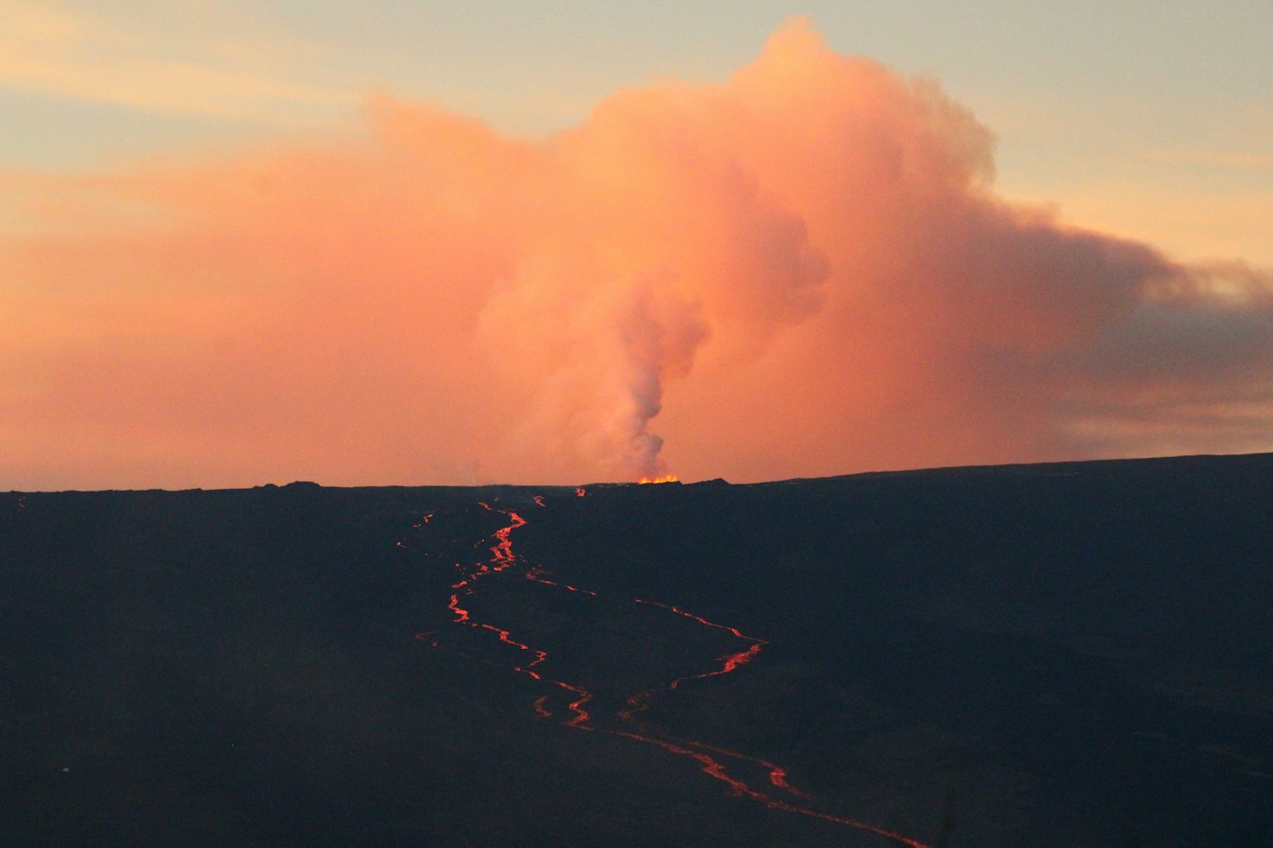 Mauna Loa-uitbarsting op Hawaï, gefotografeerd in 2022